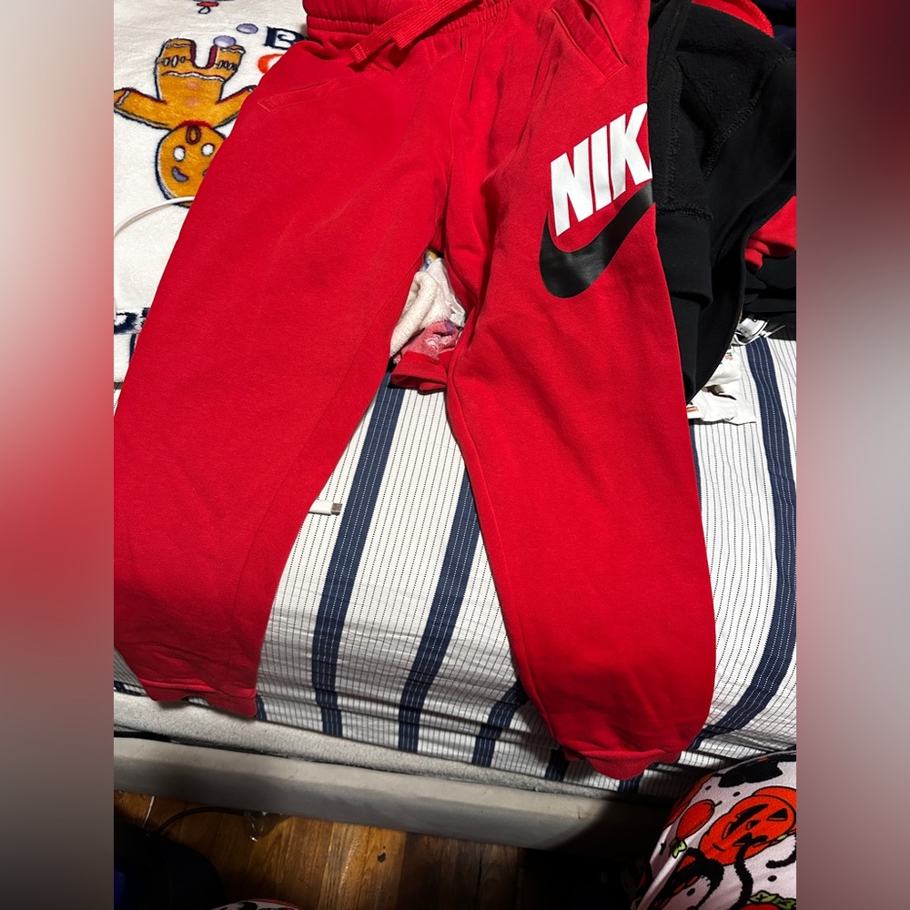 Boys small pretty new Nike sweats